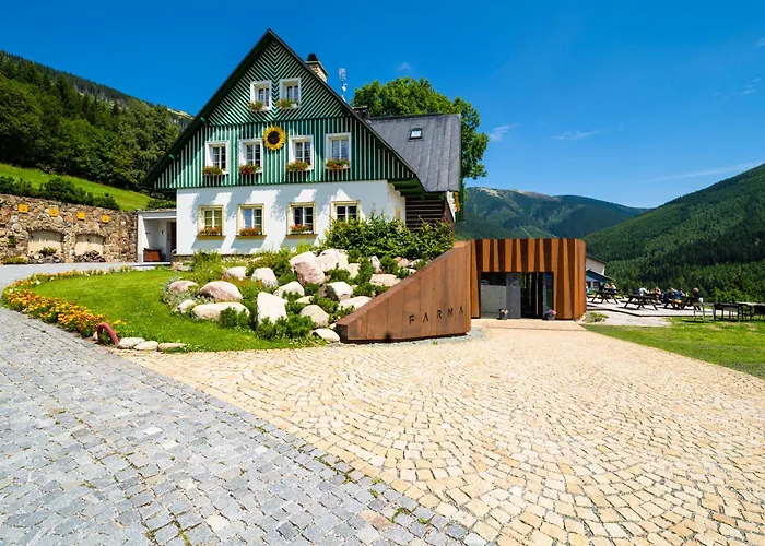 Slunecnice & Panorama Restaurant Farma